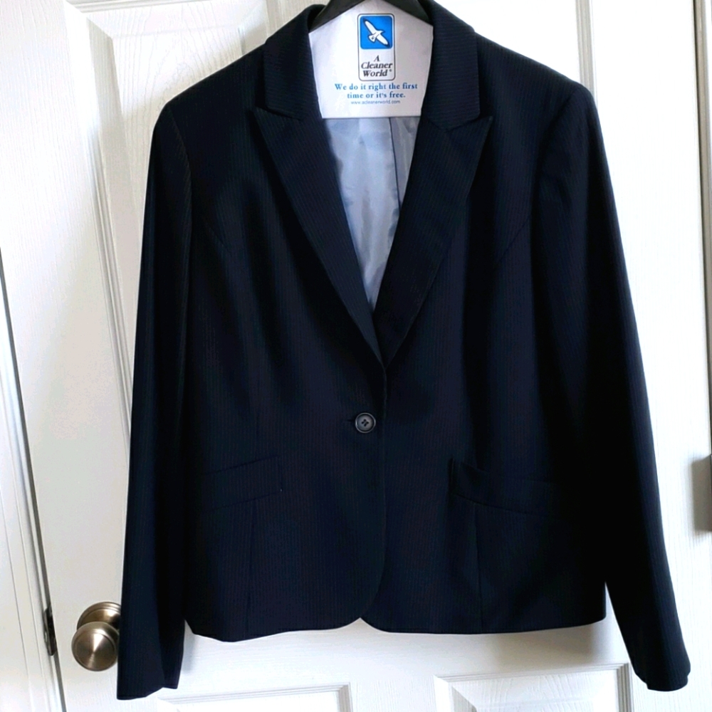 Nine West business pant suit. Size 14.
